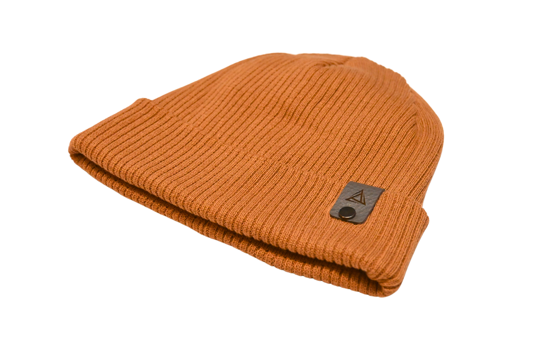 Side view biscuit beanie with leather BE1U logo