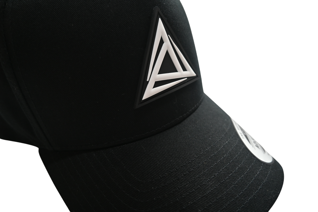BE1U classic cap in black zoomed logo view